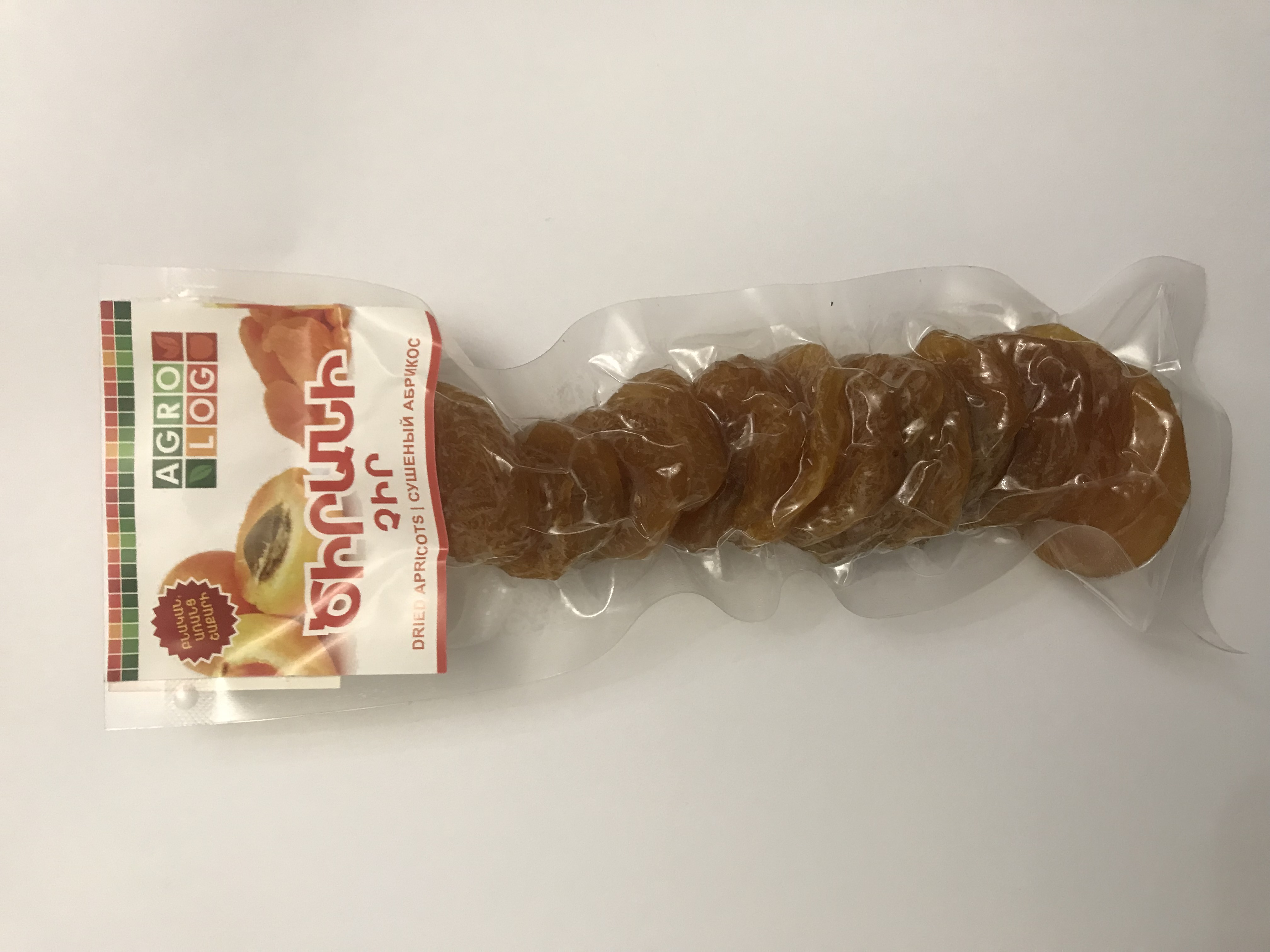 Dried apricots in 100g
