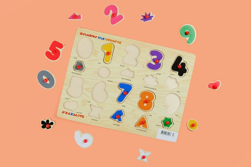 Զարգացնող խաղ «Ճանաչում ենք աշխարհը - Թվեր և գույներ»